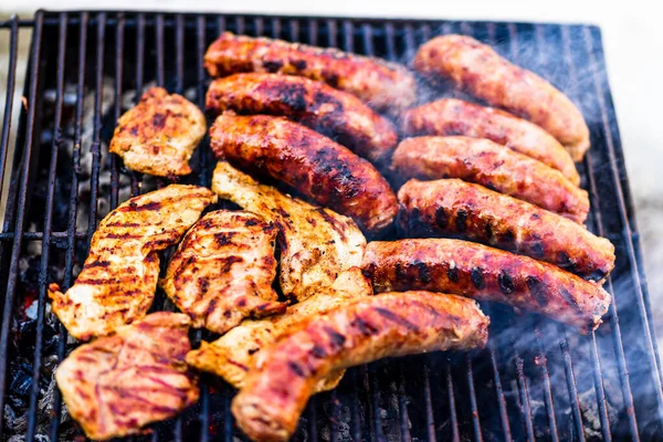 Een Close Shot Van Worstjes Karbonades Barbecue — Stockfoto