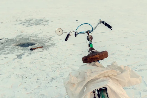 Una Bicicleta Época Una Zona Congelada Del Lago — Foto de Stock