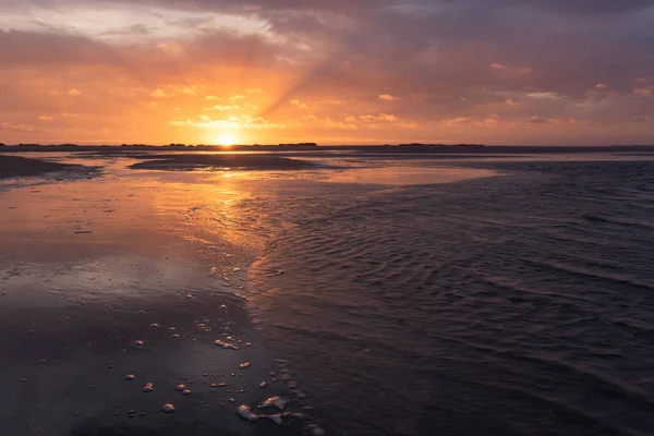Malowniczy Widok Słońce Wschodzące Nad Plażą — Zdjęcie stockowe