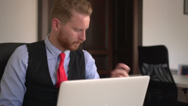 Young Handsome Caucasian Businessman Using Laptop Office — Stock Video