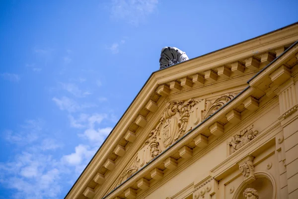 Närbild Arkitektoniska Diken Taket Till Kroatiens Nationalteater Zagreb — Stockfoto