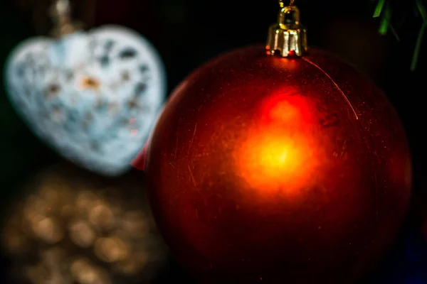 Composition Noël Lumineuse Avec Une Boule Brillante — Photo