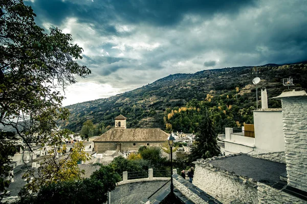 구름낀 마을의 아름다운 — 스톡 사진
