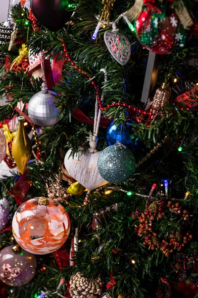 Vertical Closeup Christmas Tree Beautiful Decorative Balls Toys — Stock Photo, Image