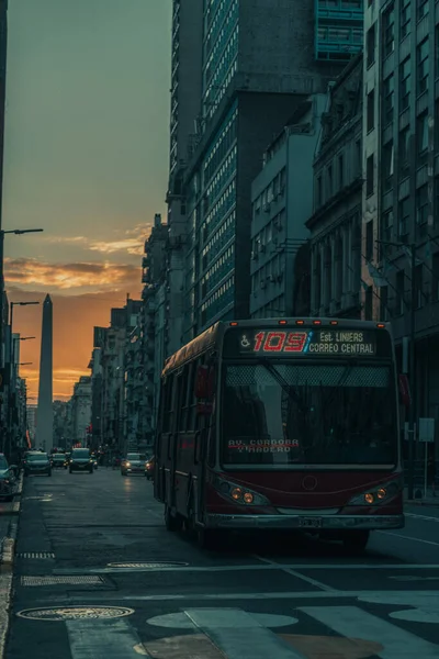 Буэнос Айрес Аргентина Сентября 2021 Года Вертикальный Кадр Автобуса Проспекте — стоковое фото