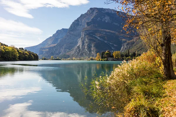 Scenic View Tranquil Toblino Lake Beautiful Nature Italy — Stock Photo, Image