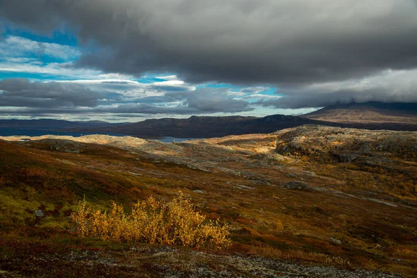 Een Prachtige Foto Van Herfst Stuggudalen Het Sylan Gebergte Noorwegen — Stockfoto