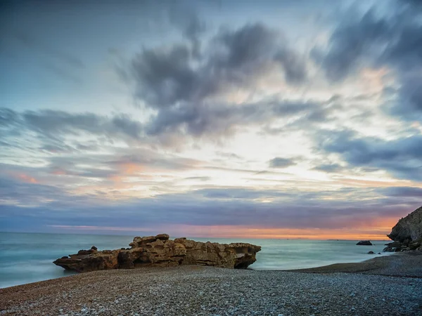 Zachwycający Widok Pięknego Morskiego Krajobrazu Malowniczym Zachodzie Słońca — Zdjęcie stockowe