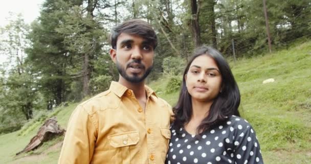 Індійська Пара Парку Робить Селфі — стокове відео