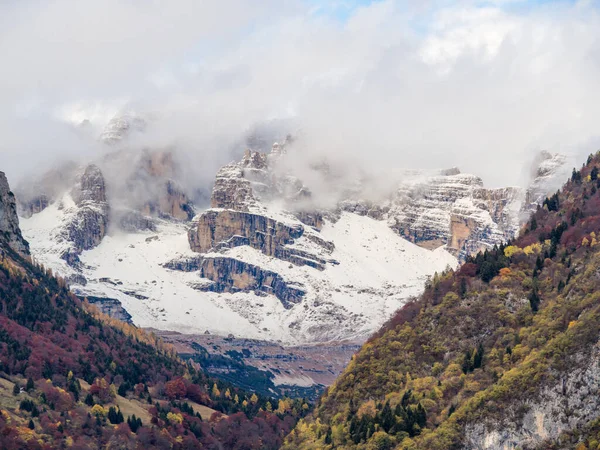 Malebný Výhled Skalnaté Brentské Hory Zamračeného Dne Itálii — Stock fotografie