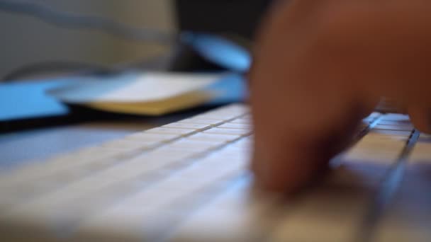 Крупним Планом Кадри Рук Друкуються Ноутбуці — стокове відео