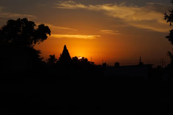 Ein Schöner Blick Auf Einen Sonnenuntergang Über Der Stadt Mit — Stockfoto