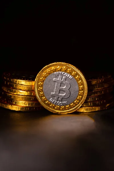 Close Golden Bitcoin Leaning Pile Coins Black Background — Stockfoto