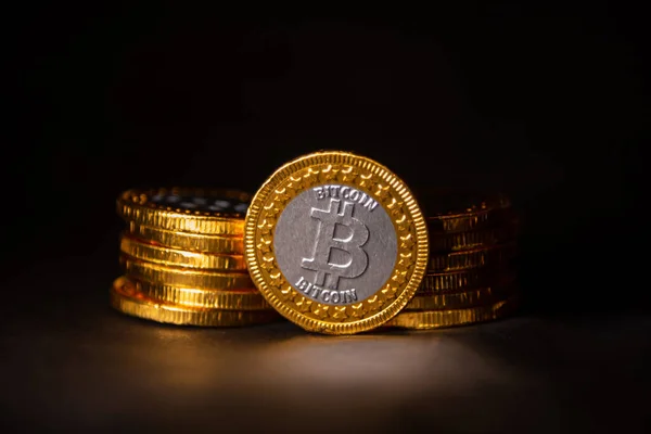 Close Golden Bitcoin Leaning Pile Coins Black Background Stock Market — Stockfoto