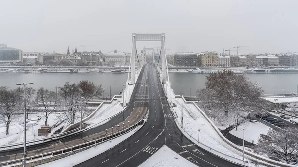 Elisabeth Bridge Snowy Winter Day Budapest Hungary — Stock Photo, Image