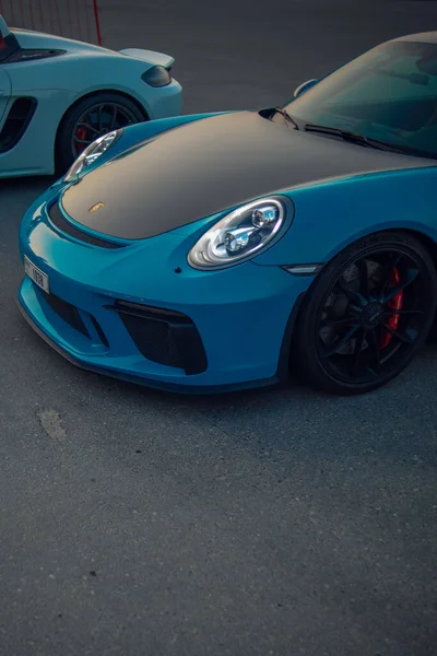 Dubai United Arab Emirates Oct 2021 Vertical Shot Parkedblue Porsche — 스톡 사진