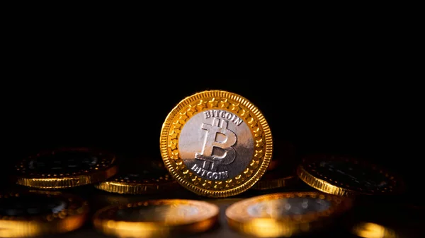 Selective Focus Bitcoin Gold Coin Heap Bitcoin Coins Black Background — Stockfoto