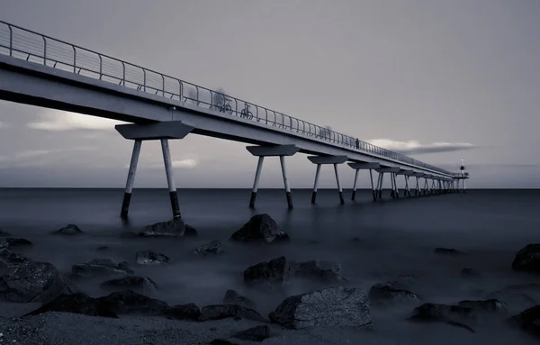 Pont Del Petroli Most Přes Středozemní Moře Proti Zatažené Obloze — Stock fotografie