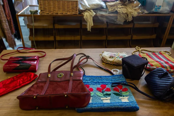 Interior Itens Uma Loja Roupas Vintage Thrift Com Roupas Acessórios — Fotografia de Stock