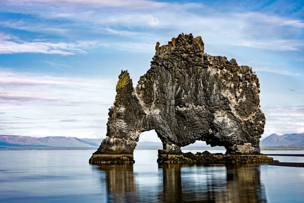 Een Hvitserkur Trol Rots Een Meter Hoge Basalt Stapel Gelegen — Stockfoto