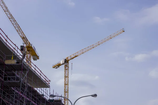 Bouwconstructie Met Een Gele Kraan — Stockfoto