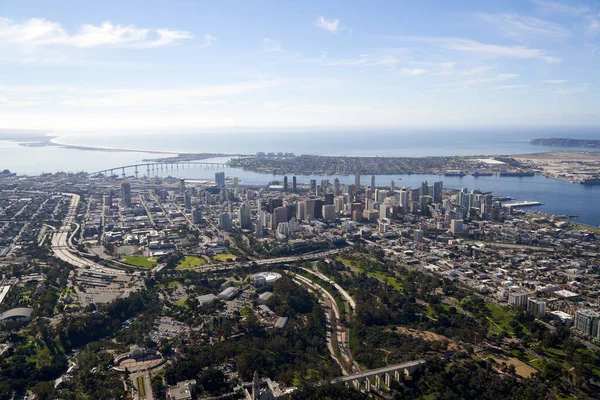 San Diego California Şehir Merkezinin Okyanusla Çevrili Havadan Çekilmiş Bir — Stok fotoğraf