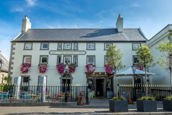 Dublin Ierland Jul 2021 Een Café Met Roze Bloemen Het — Stockfoto