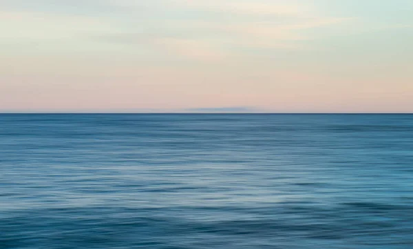 Prachtige Kleurrijke Zonsondergang Boven Zee Met Reflectie Het Water — Stockfoto