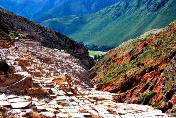 Paesaggio Maras Nella Valle Sacra Con Vista Stagni Salati Persone — Foto Stock