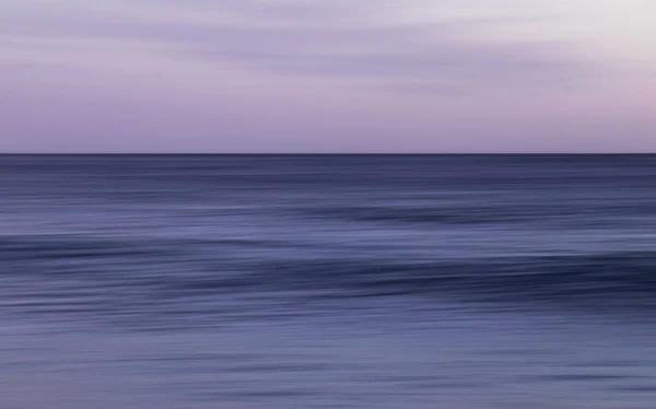 Belo Pôr Sol Colorido Sobre Mar Com Reflexão Água — Fotografia de Stock