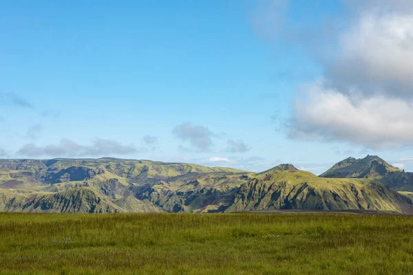Μια Όμορφη Εικόνα Των Βουνών Στην Ισλανδία — Φωτογραφία Αρχείου
