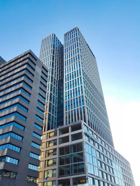 オランダ ロッテルダム 2019年2月20日 市内中心部の高層オフィスビルの低角度ビュー — ストック写真
