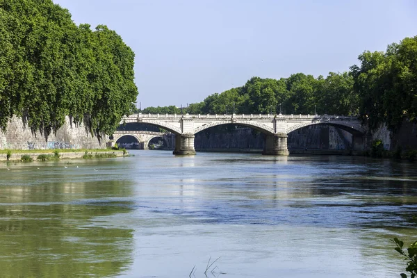 Puente Roma Través Del Tíber Italia —  Fotos de Stock