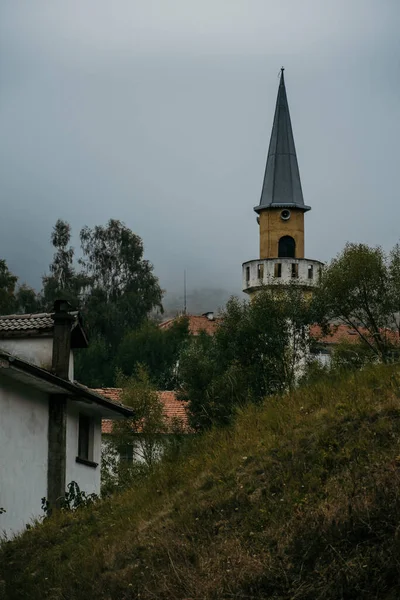 Una Hermosa Toma Castillo Las Montañas Rhodope Pueblo Yagodina Bulgaria — Foto de Stock