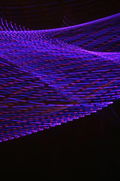 Abstraktní Pohyblivé Fialové Neonové Světlo Pro Techno Tapety Nebo Pozadí — Stock fotografie