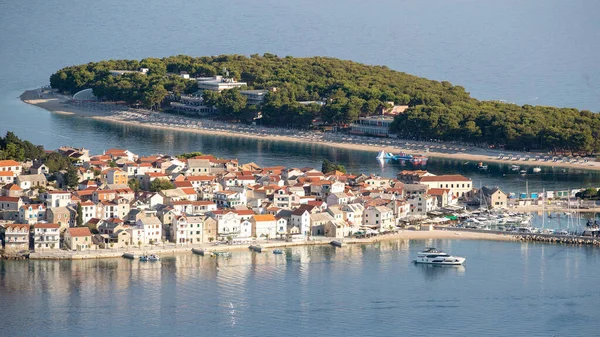 Una Vista Panoramica Mare Calmo Paesaggio Urbano Con Edifici Una — Foto Stock