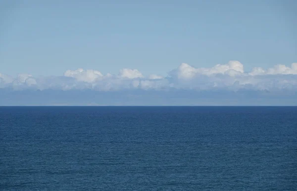 Krásný Záběr Moře Pod Zamračenou Oblohou Během Dne — Stock fotografie