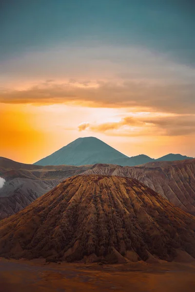 Национальный Парк Бромо Тенгер Семеру Индонезии Кальдерами Горами Красочным Небом — стоковое фото