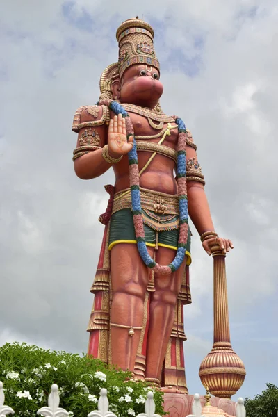 Pionowe Ujęcie Figury Hanumana Murti Hinduskiego Boga Trynidadzie — Zdjęcie stockowe