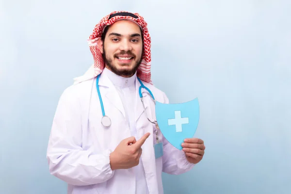 Man Läkare Som Håller Blå Medicinsk Lösning Tecken — Stockfoto