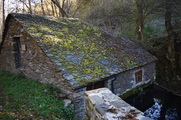 Бузас Испания Ноя 2021 Прочная Крыша Старом Каменном Доме Бусасе — стоковое фото