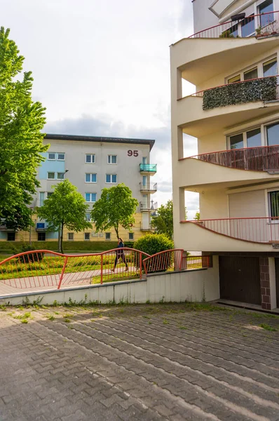 Poznan Polonia Mayo 2019 Plano Vertical Edificio Apartamentos Con Balcones —  Fotos de Stock