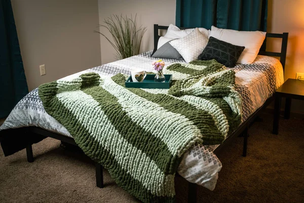Interior Cozy Bedroom Modern Design Soft Custom Made Chunky Blanket — Stock Photo, Image