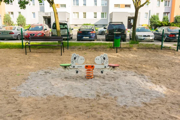 Poznan 2019 포즈난 놀이터에서 시소를 얼룩말 — 스톡 사진