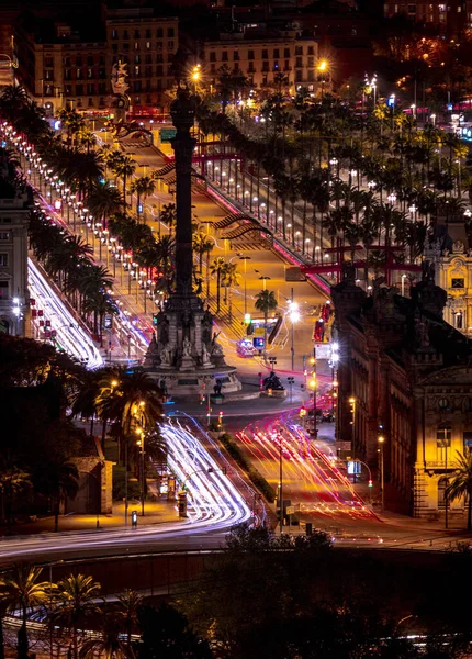 Una Vista Fascinante Ciudad Iluminada Barcelona Con Edificios Históricos Estatuas — Foto de Stock