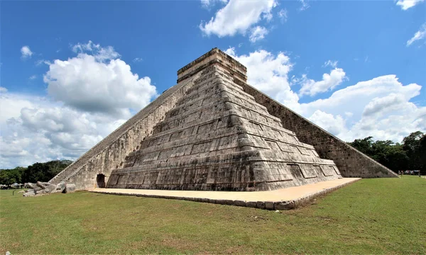 Pirâmide Chichen Itza Chichen Itza México Sob Céus Nublados — Fotografia de Stock