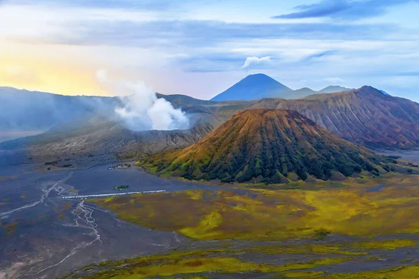Národní Park Bromo Tengger Semeru Indonésii Kalderami Horami Barevnou Oblohou — Stock fotografie
