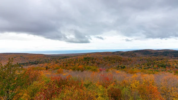 Eine Von Wäldern Bedeckte Landschaft Der Stachelschweinberge Herbst Michigan — Stockfoto