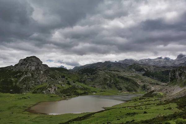 Scenic View Mountain Landscape Lakes Covadonga Spain Gloomy Sky — Stock Photo, Image