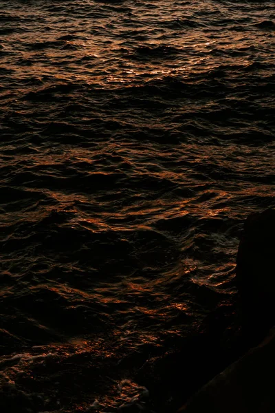 Золотое Солнце Светит Воде Закат Над Спокойной Водой Океана — стоковое фото